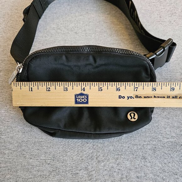 Lululemon Everywhere Belt Bag 1L Wordmark Black White Limited Edition Crossbody - Picture 2 of 8